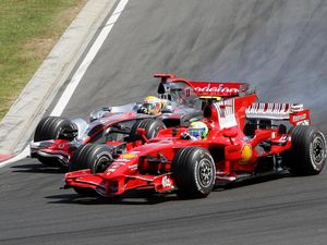 Supporting image for story: Bernie Ecclestone bids to throw out Felipe Massa legal claim over 2008 F1 title