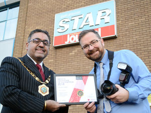 Supporting image for story: Surprise award for Star snapper Steve