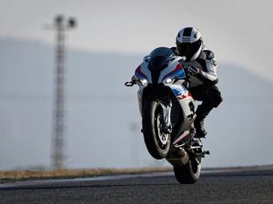 Supporting image for story: All-new BMW S1000RR makes its debut