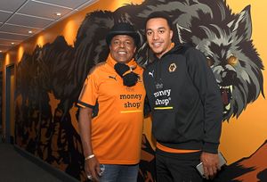 Tito Jackson meets Helder Costa during his visit to Wolves. (Picture © AMA Sports Photo Agency/Sam Bagnall)