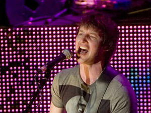 Supporting image for story: James Blunt thrills fans at Wolverhampton Civic Hall