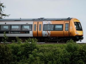 Supporting image for story: Train performance fell to 'unacceptable' levels in West Midlands last year, watchdog says