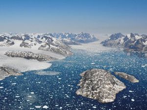 Supporting image for story: Greenland ice melt ‘would see 400m people exposed to coastal flooding by 2100’
