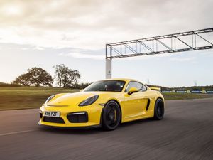 Supporting image for story: These are the best cars for road trips on different budgets