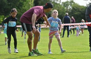 This energetic girl was struggling until her father came to give her a helping hand