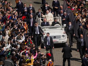 Supporting image for story: Pope Francis calls for Easter truce in Ukraine to lay ground for peace