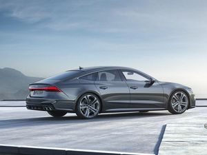 Supporting image for story: Audi reveals sporty new S6 and S7 with diesel power