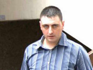 Supporting image for story: Internet pay slip used in £14k Audi fraud