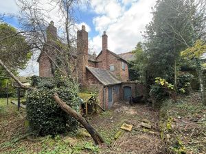 The period property is currently vacant. Picture: Rightmove and Auction House. 