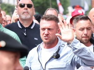 Supporting image for story: Tommy Robinson could face jail following new contempt of court claim