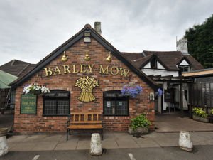 Supporting image for story: Popular country pub on edge of Wolverhampton closed for refurbishment