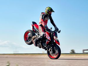 Supporting image for story: Ducati reveals Hypermotard 950 RVE