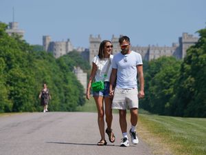 Supporting image for story: Thunderstorm warnings as weekend temperatures soar
