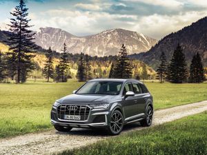 Supporting image for story: First Drive: A new 500bhp V8 petrol engine makes the Audi SQ7 a seven-seat supercar