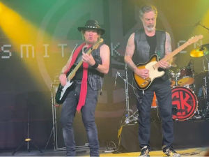 Supporting image for story: Iron Maiden’s Adrian Smith joins Richie Kotzen for Wolverhampton gig