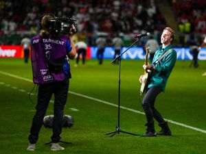Supporting image for story: Declan Rice wants Chesney Hawkes to have regular England half time slot