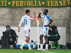 Supporting image for story: Ismaila Sarr double sends Crystal Palace through to Conference League last eight
