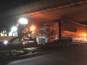 Supporting image for story: M6 delays last seven hours as HGV hits central reservation