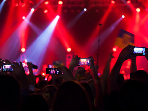 Supporting image for story: Should mobile phones be banned at gigs?