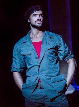 Che, played by Gian Marco Schiaretti