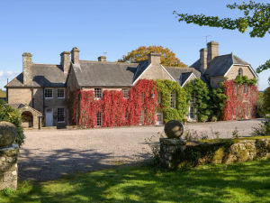 Supporting image for story: Inside the dream house once owned by Robert Plant where you get a 'whole lotta' rooms and space for your money