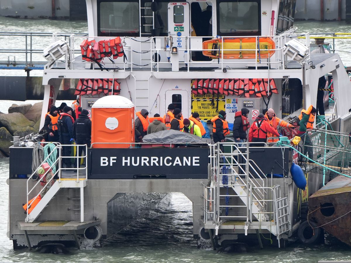 Migrants arrive after crossing Channel for first time in nearly two weeks