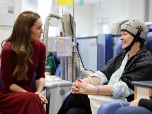 Supporting image for story: Kate in poignant return to cancer hospital where she was treated to thank staff