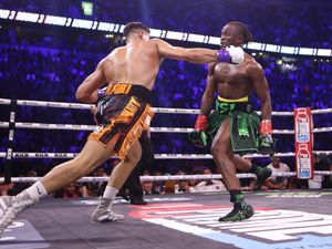 Supporting image for story: Love Island star Tommy Fury beats YouTube star KSI in boxing ring