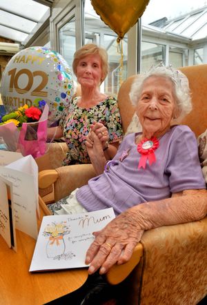 Edna and her daughter Pam