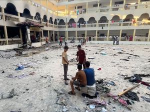Supporting image for story: At least 80 killed after Israeli air strike hits Gaza school