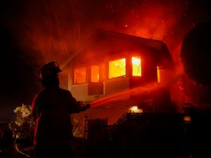 Supporting image for story: ‘Apocalyptic’ Los Angeles wildfires destroy homes of Hollywood stars