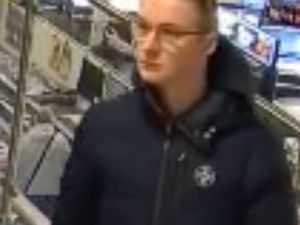 Supporting image for story: Did you see this man? Appeal after cash stolen from a man's bag in Dudley
