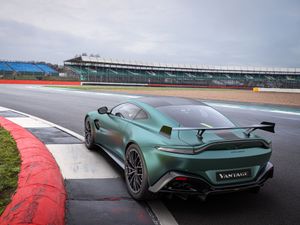 Supporting image for story: ‘Final Edition’ of the Aston Martin V12 Vantage is coming in 2022