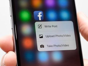 Supporting image for story: Facebook bug turns on iPhone camera as users scroll through app