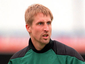 Supporting image for story: Tributes pour in for ex-Villa and West Brom keeper Derek Dudley 