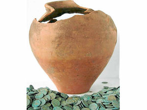 Supporting image for story: Largest Roman coin hoard found in Shropshire returns to county