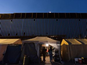 Supporting image for story: Pentagon to send up to 1,500 troops to help secure US-Mexico border – officials