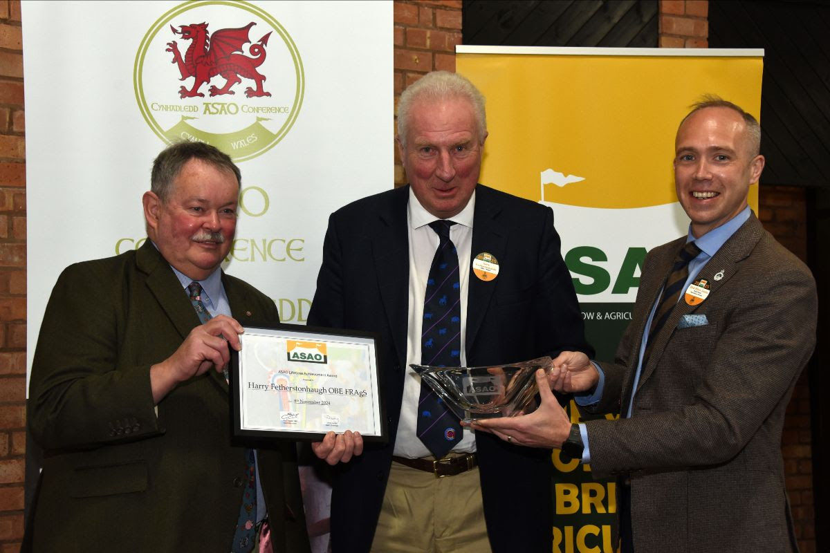 Mr Harry Featherstonhaugh OBE, FRAgS being presented with the ASAO Lifetime Achievement Award by ASAO Secretary, Paul Hooper and RWAS CEO, Aled Rhys Jones.