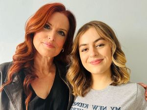 Supporting image for story: Journalist donates kidney to girl, 16, after mother appeals to local newspaper