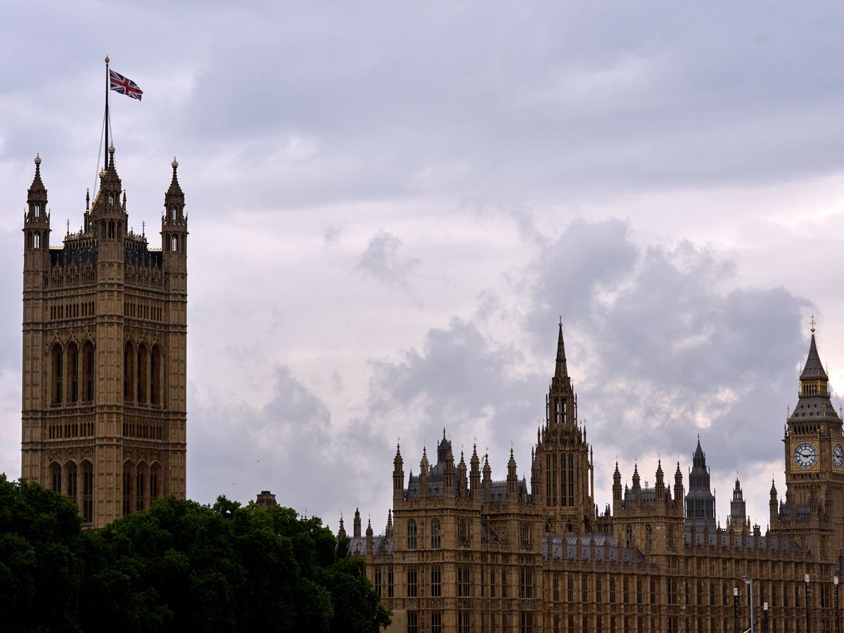 Parliament will continue current session until spring 2026, ministers announce