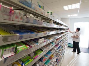 Supporting image for story: Pharmacists to give prescription medicine without GP sign-off