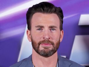 Supporting image for story: Chris Evans’ grand romantic gesture goes awry in new trailer for Ghosted