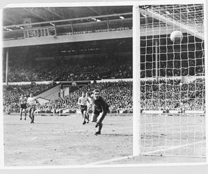Jeff Astle scores FA Cup winner 