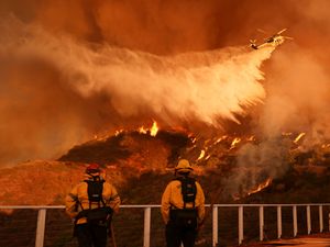 Supporting image for story: Firefighters race to contain LA wildfires as menacing winds forecast to return