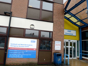 Supporting image for story: Sandwell Hospital: 3,000 patients face four-hour A&E wait in one month