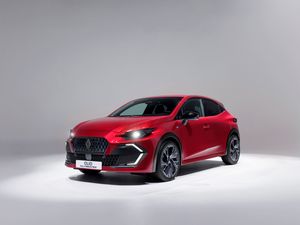 Supporting image for story: Renault reveals sixth-generation Clio supermini