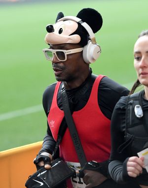 One runner had the support of Mickey Mouse