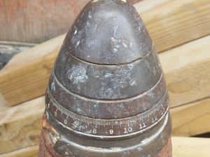 Supporting image for story: First World War artillery shell found in garden sparks scare