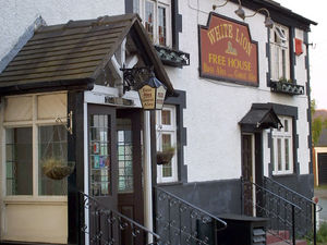 Supporting image for story: Residents trying to raise £370,000 to buy their village pub near Whitchurch