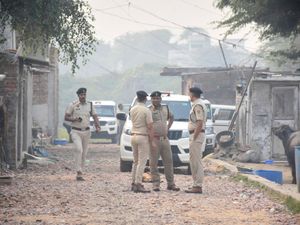 Supporting image for story: Indian police detain suspects in Kashmir after deadly New Delhi car blast